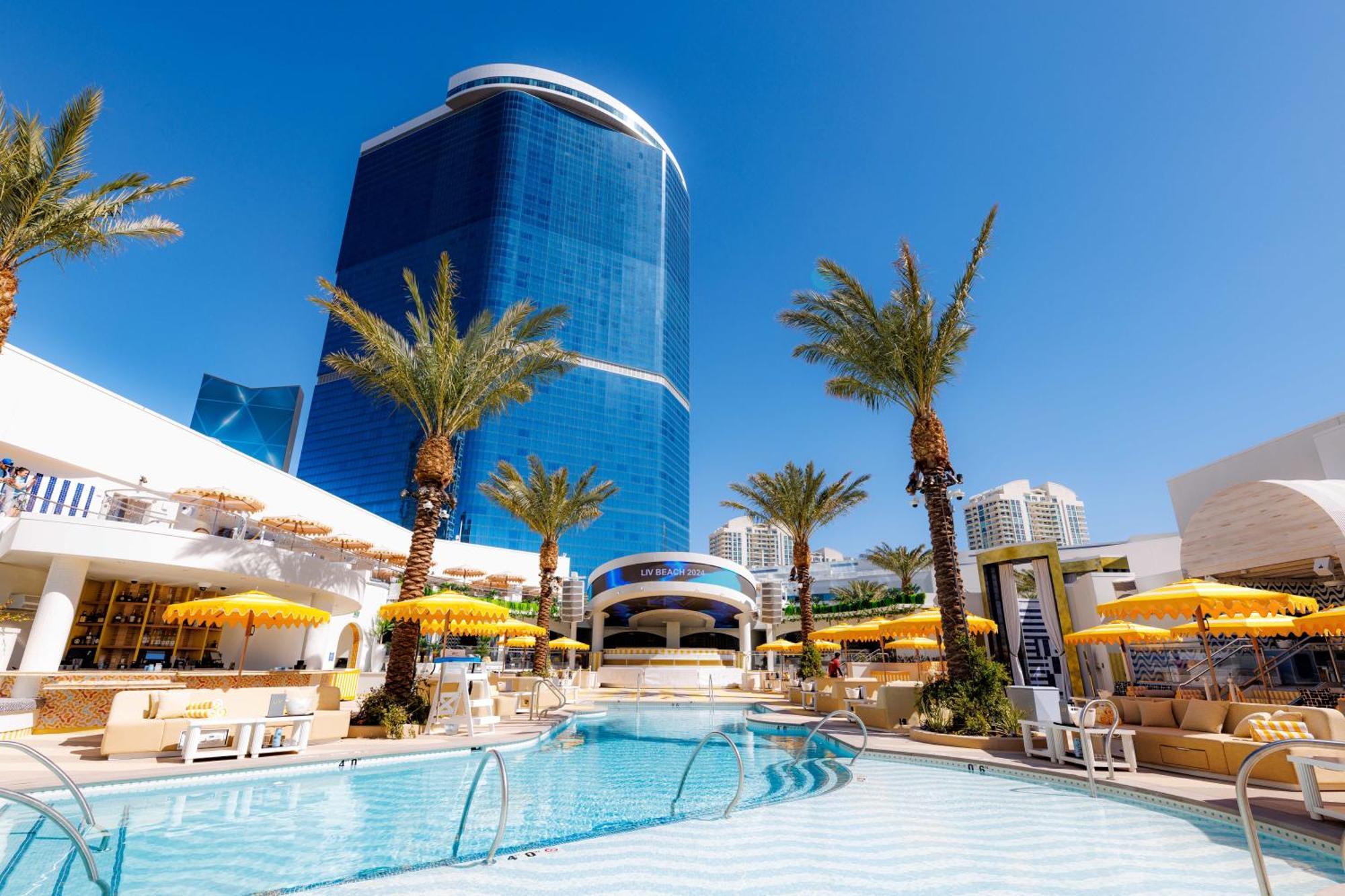Fontainebleau Λας Βέγκας Εξωτερικό φωτογραφία The pool at the Wynn