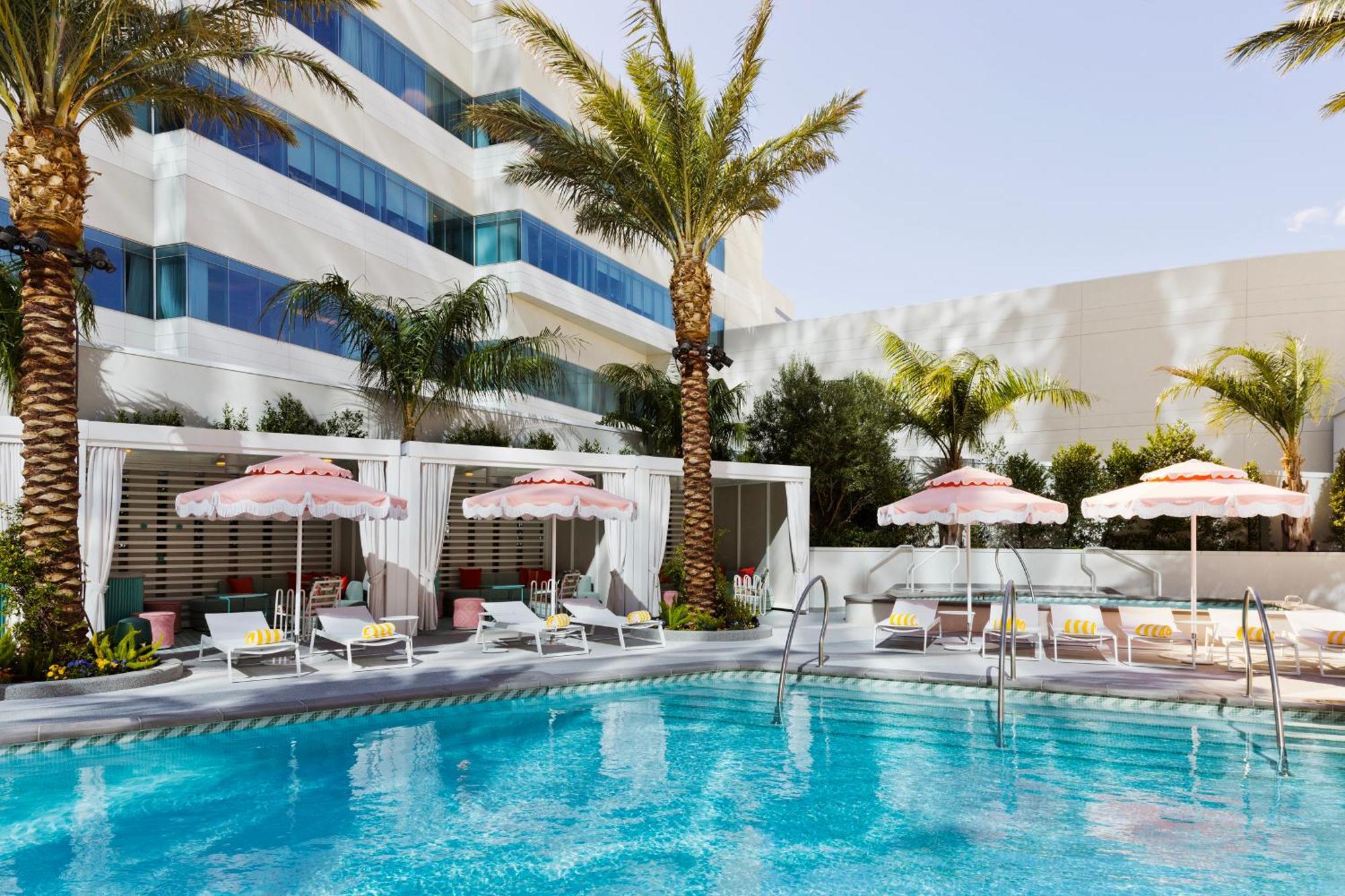 Fontainebleau Λας Βέγκας Εξωτερικό φωτογραφία The pool at the Wynn