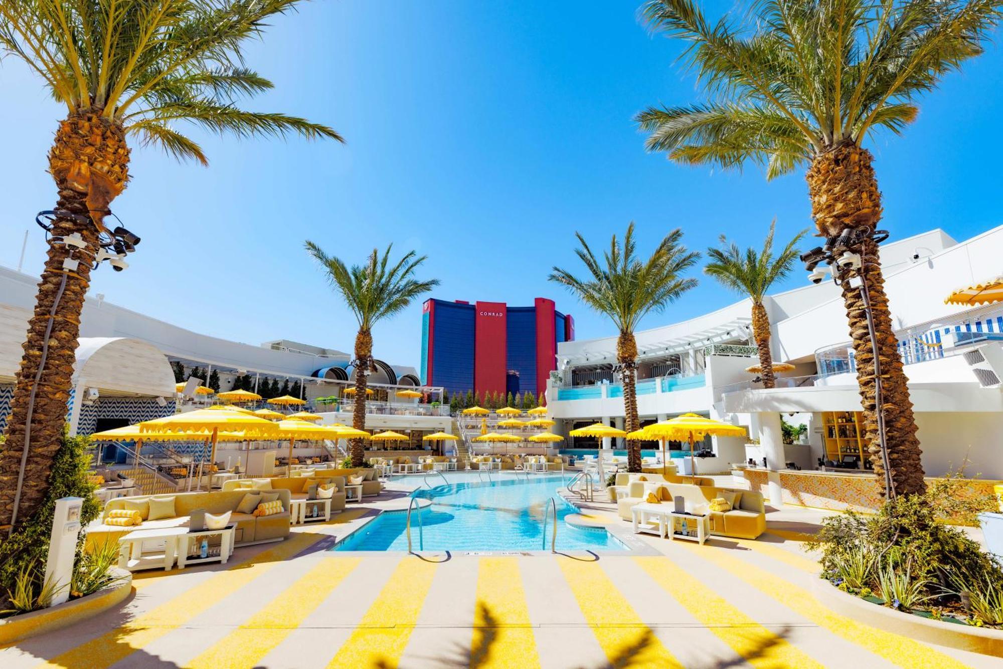 Fontainebleau Λας Βέγκας Εξωτερικό φωτογραφία The pool at the Wynn