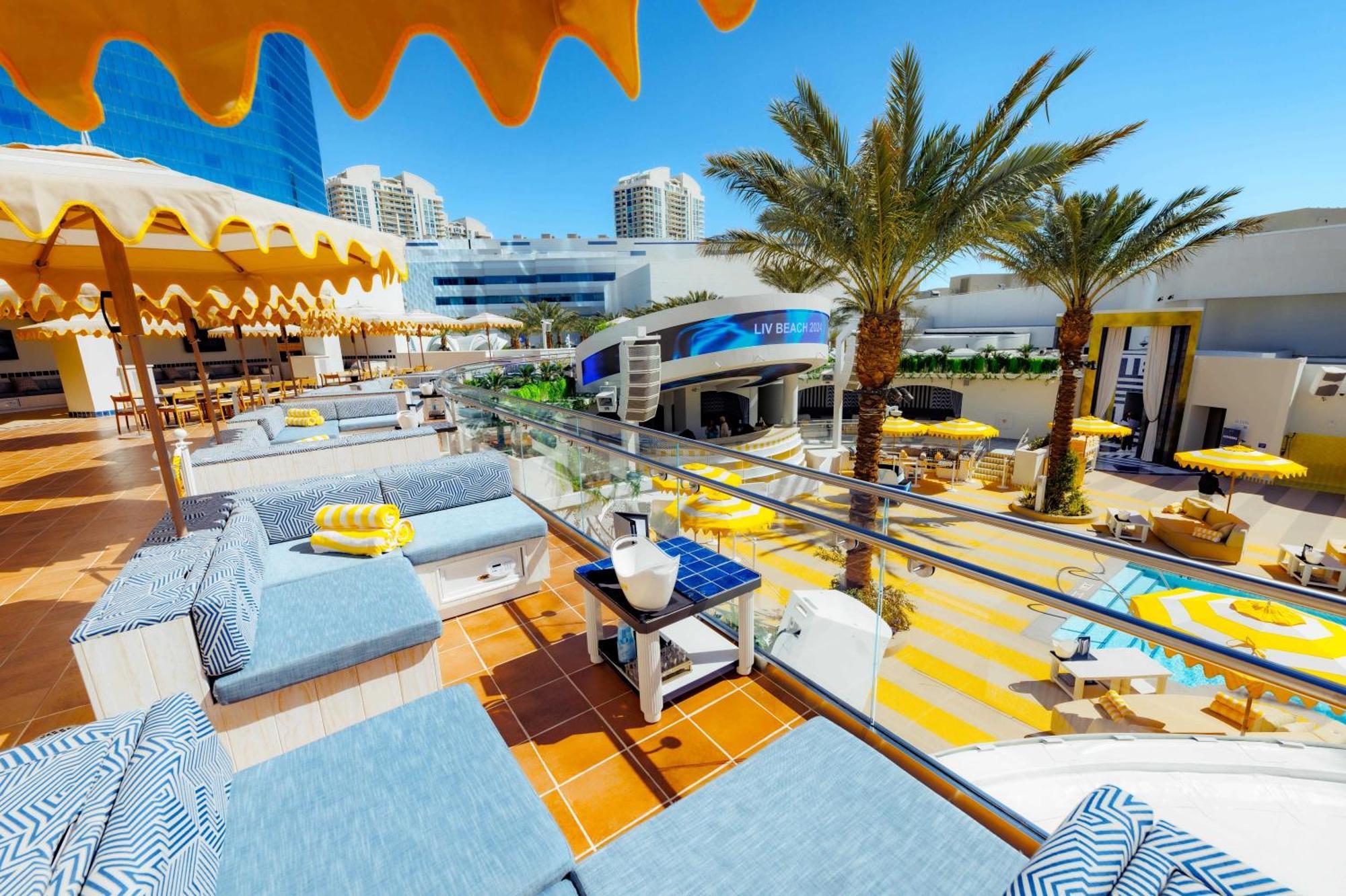 Fontainebleau Λας Βέγκας Εξωτερικό φωτογραφία The pool at the Hard Rock Hotel